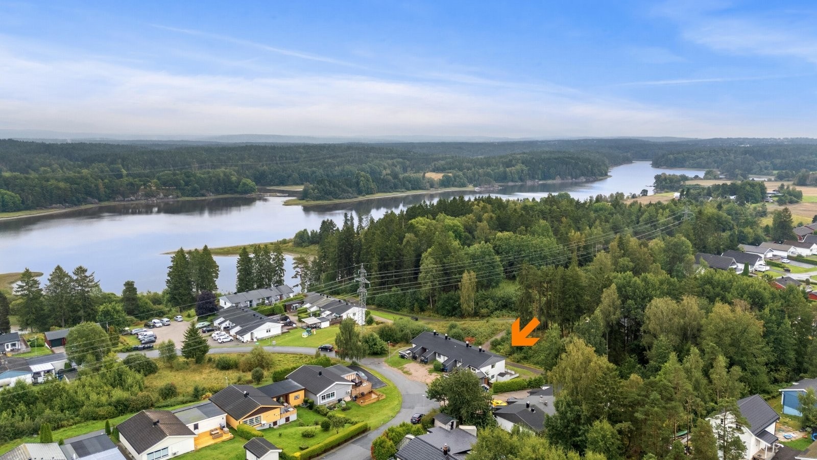 Velkommen til Apolloveien 27 D! Beliggenhet i naturskjønne omgivelser med Glomma og turstier rett i nærheten. Galleribilde