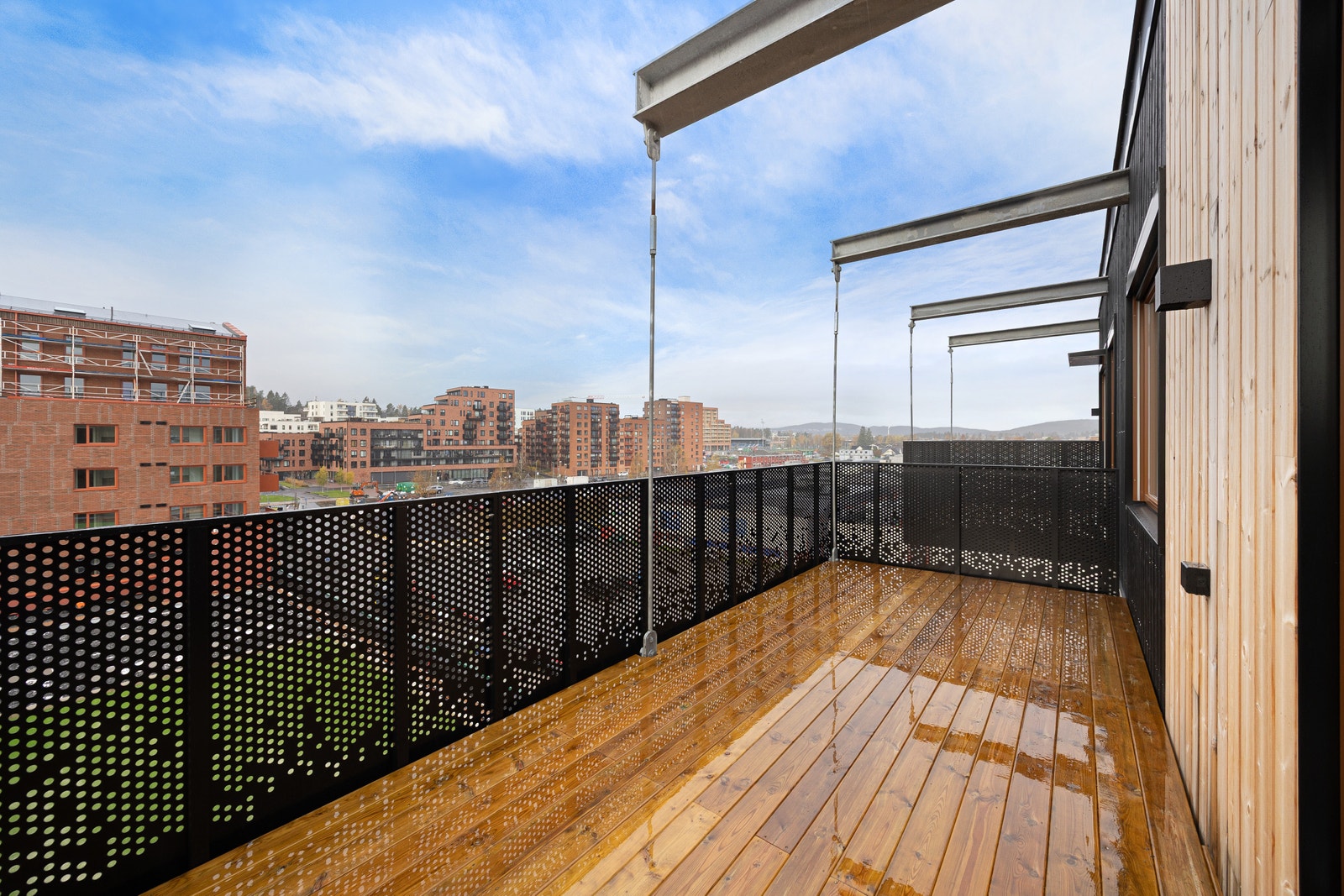 Balkong med plass til utemøblement Galleribilde