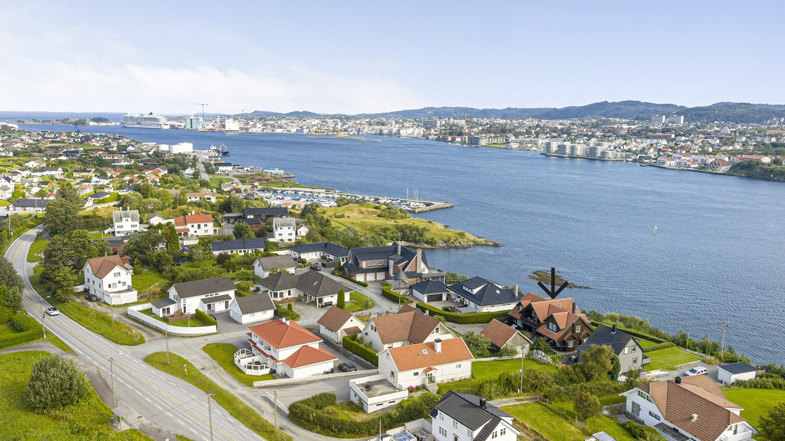 Nærhet til sjø og naturen, med mange flotte turområder i nærområdet Galleribilde