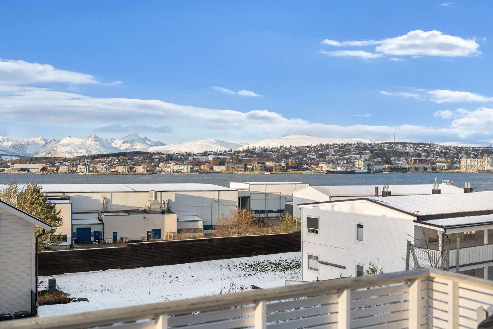 Her kan sommerdagene nytes med fantastisk utsikt.