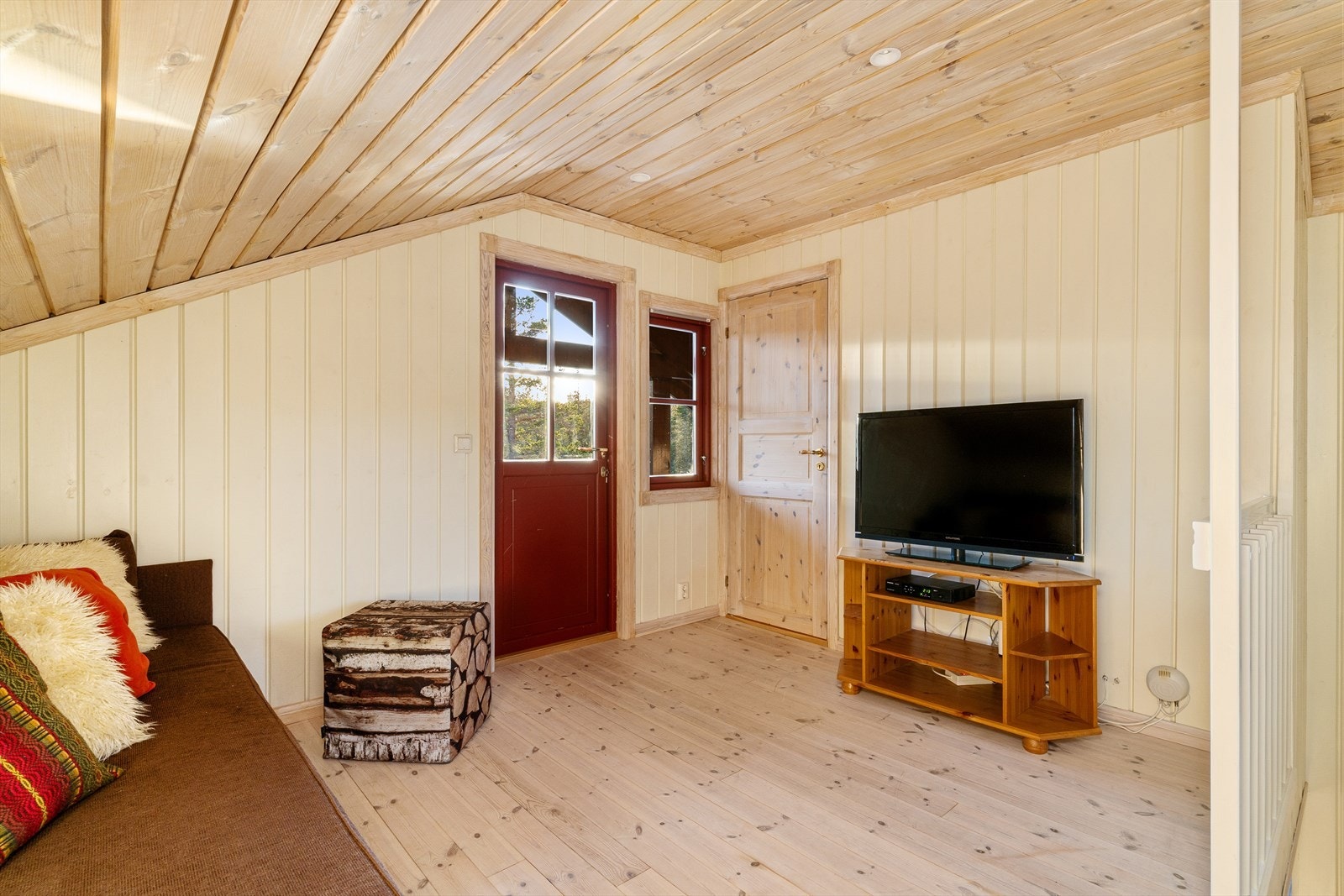 Med sine lune omgivelser gir stuen en koselig atmosfære for hele familien. Galleribilde