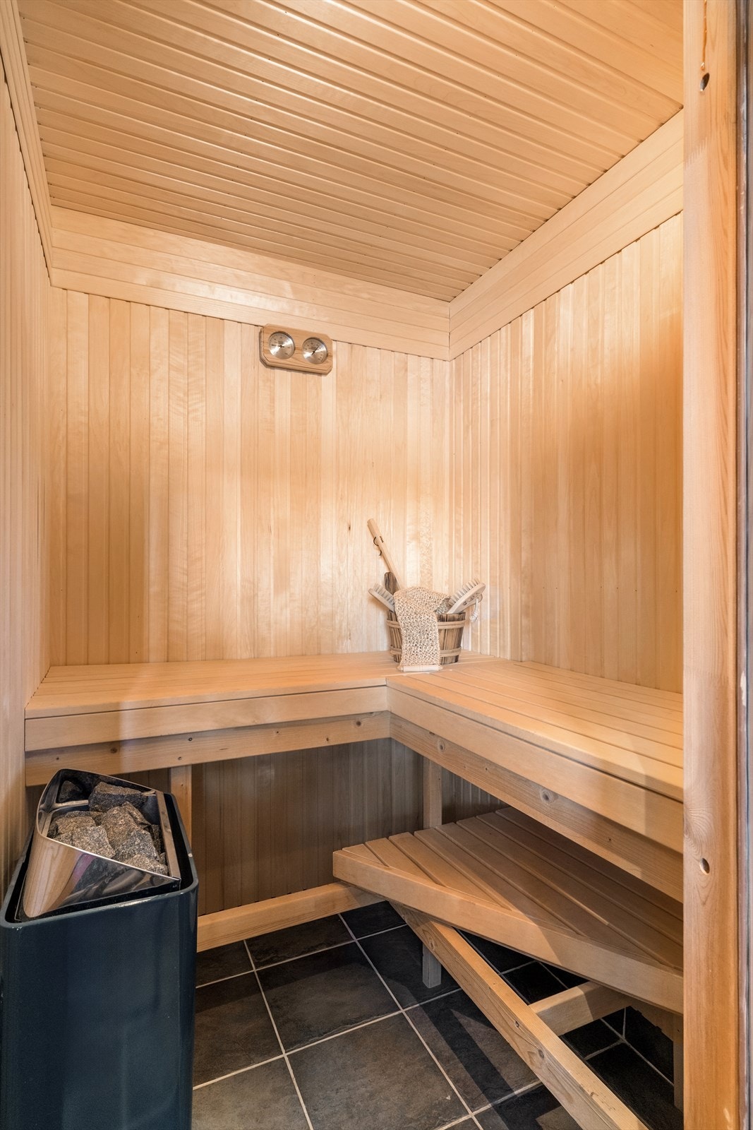 Badet har direkte adkomst til badstue. Galleribilde