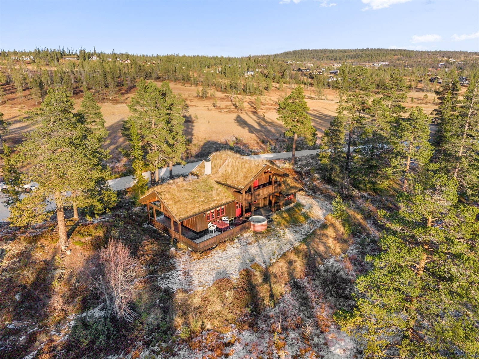 Eiendomsmegler Lars Bredeveien presenterer Nordmannsvollen 33; en fjellhytte med en usjenert og idyllisk beliggenhet på Vegglifjell, midt i hjertet av Numedal. Velkommen! Galleribilde