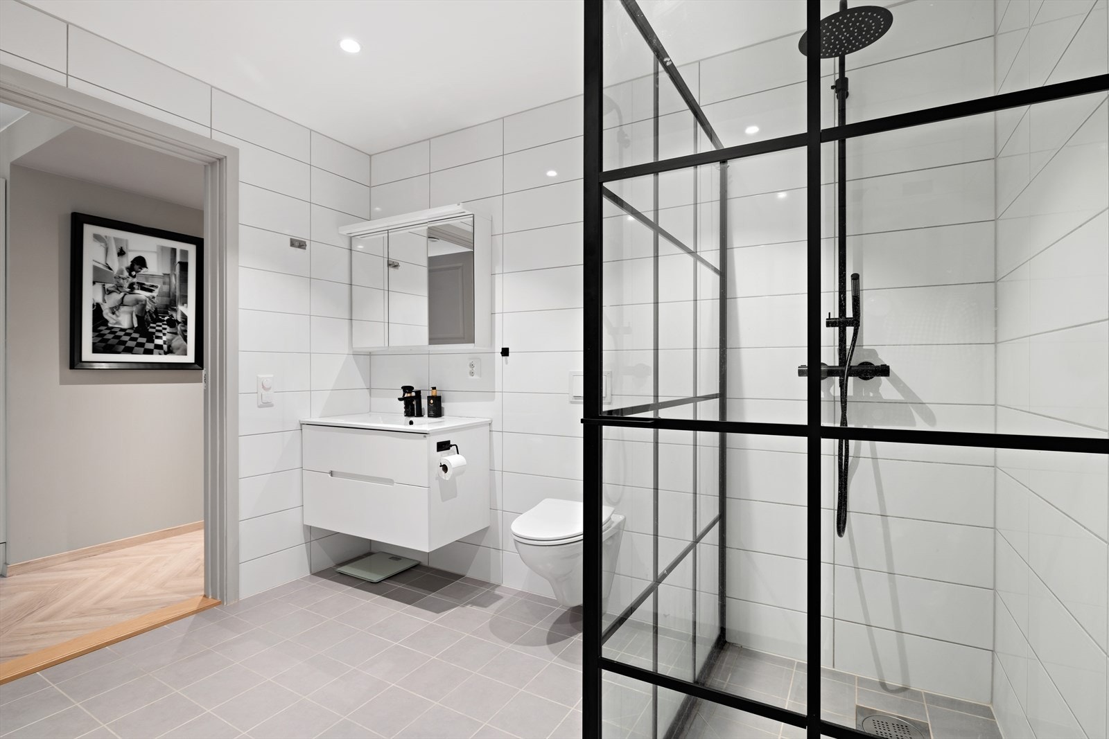 Pent flislagt og moderne bad fra 2017. Galleribilde