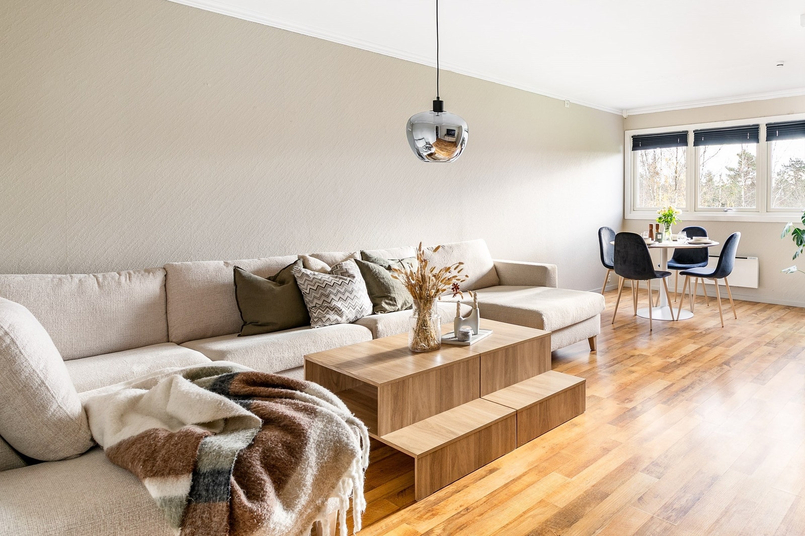 Rødstrupeveien 12 presenteres av Krogsveen. Galleribilde