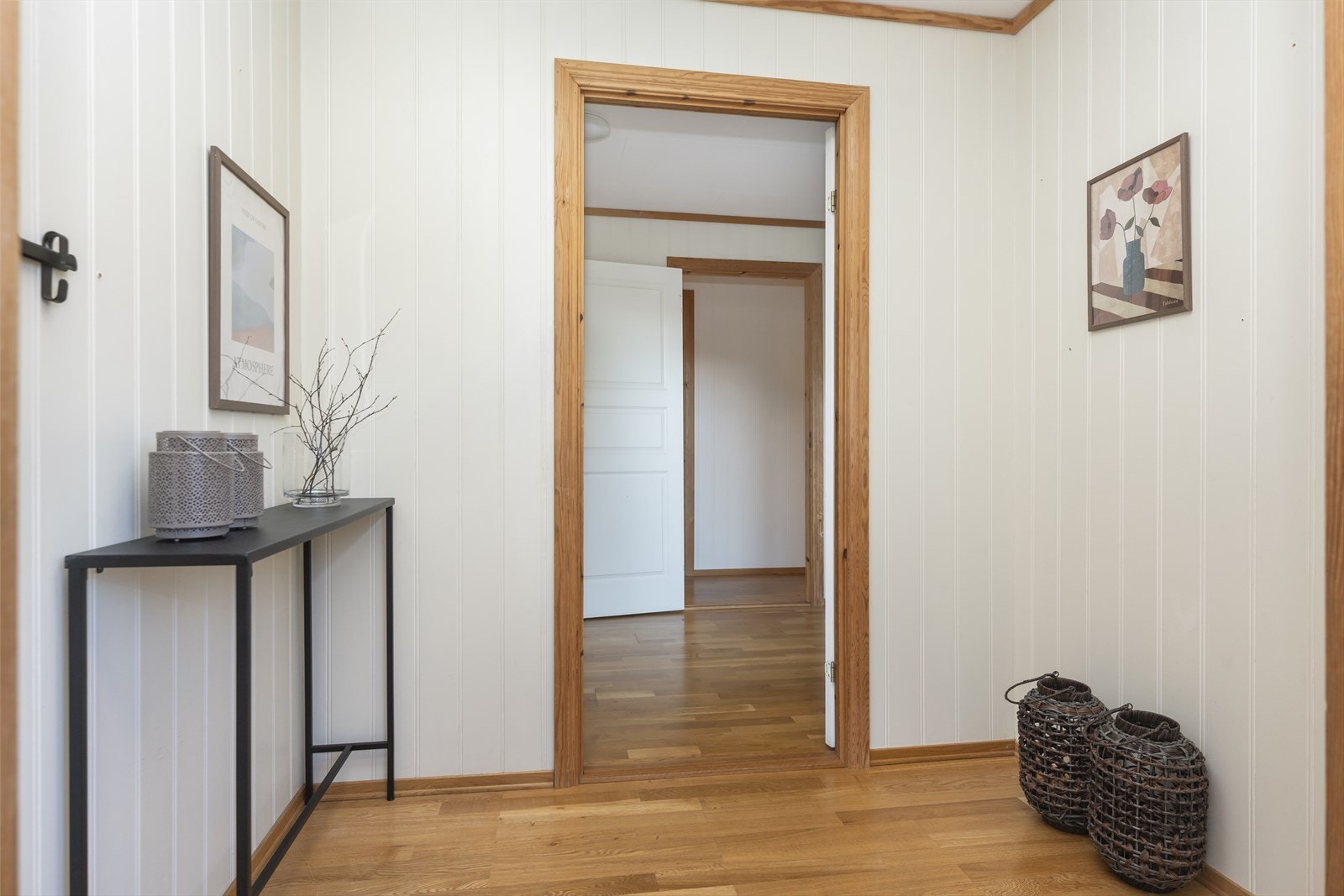 Entré med plass til jakker og sko. Galleribilde