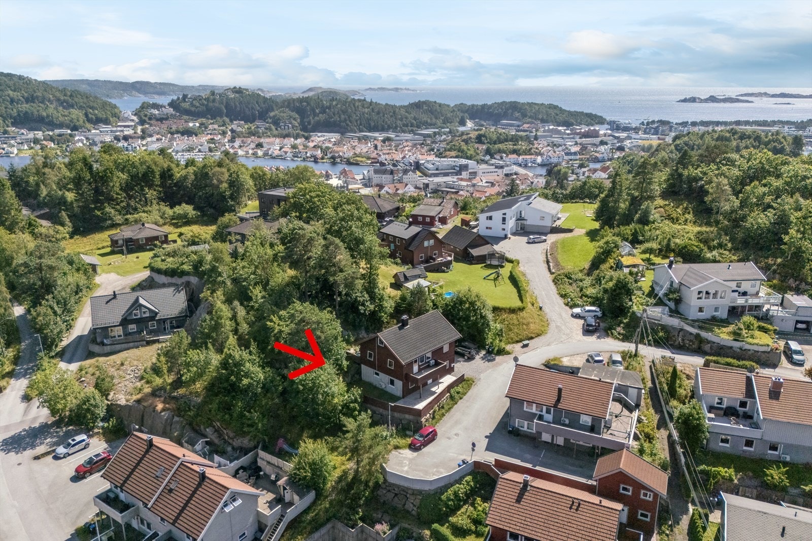 Tilbaketrukket beliggenhet med nærhet til sentrum. Galleribilde