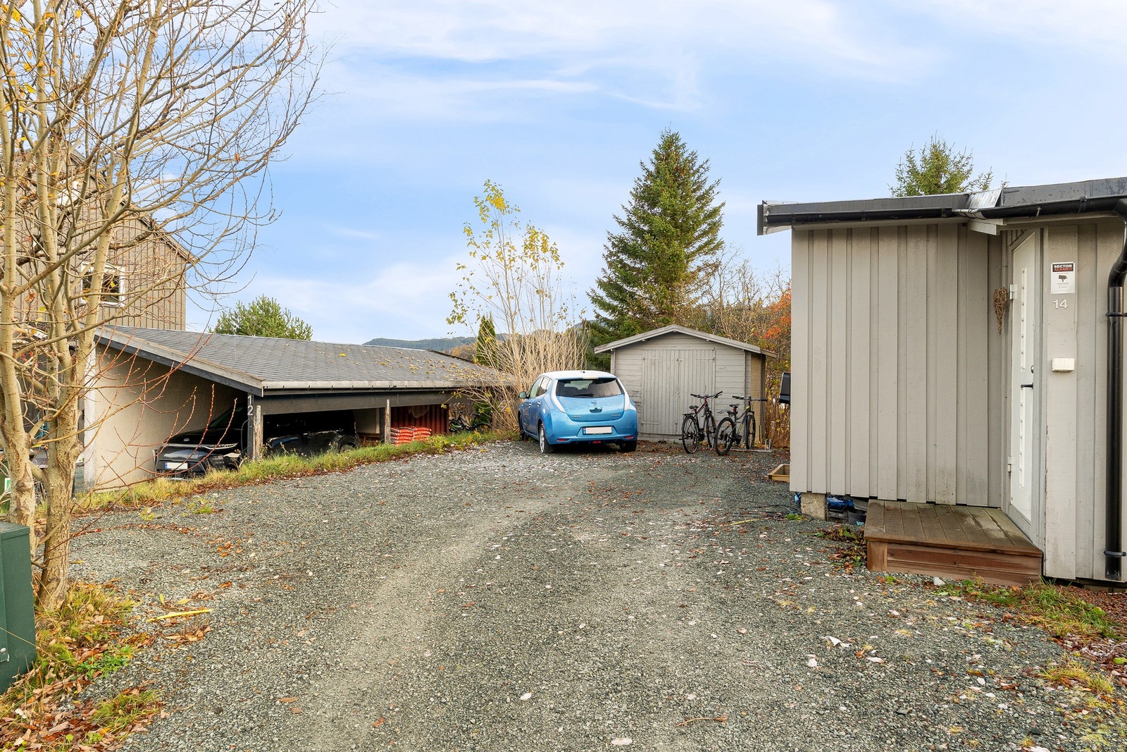 Det er etablert en sportsbod ute for oppbevaring av sportsutstyr og diverse Galleribilde