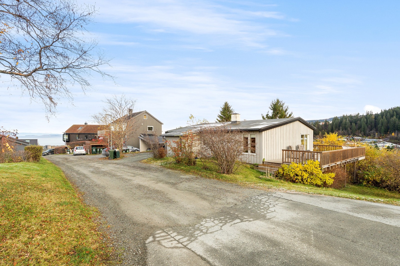 Boligen ligger i en rolig gate med direkte tilgang til nabolagets lekeplass Galleribilde