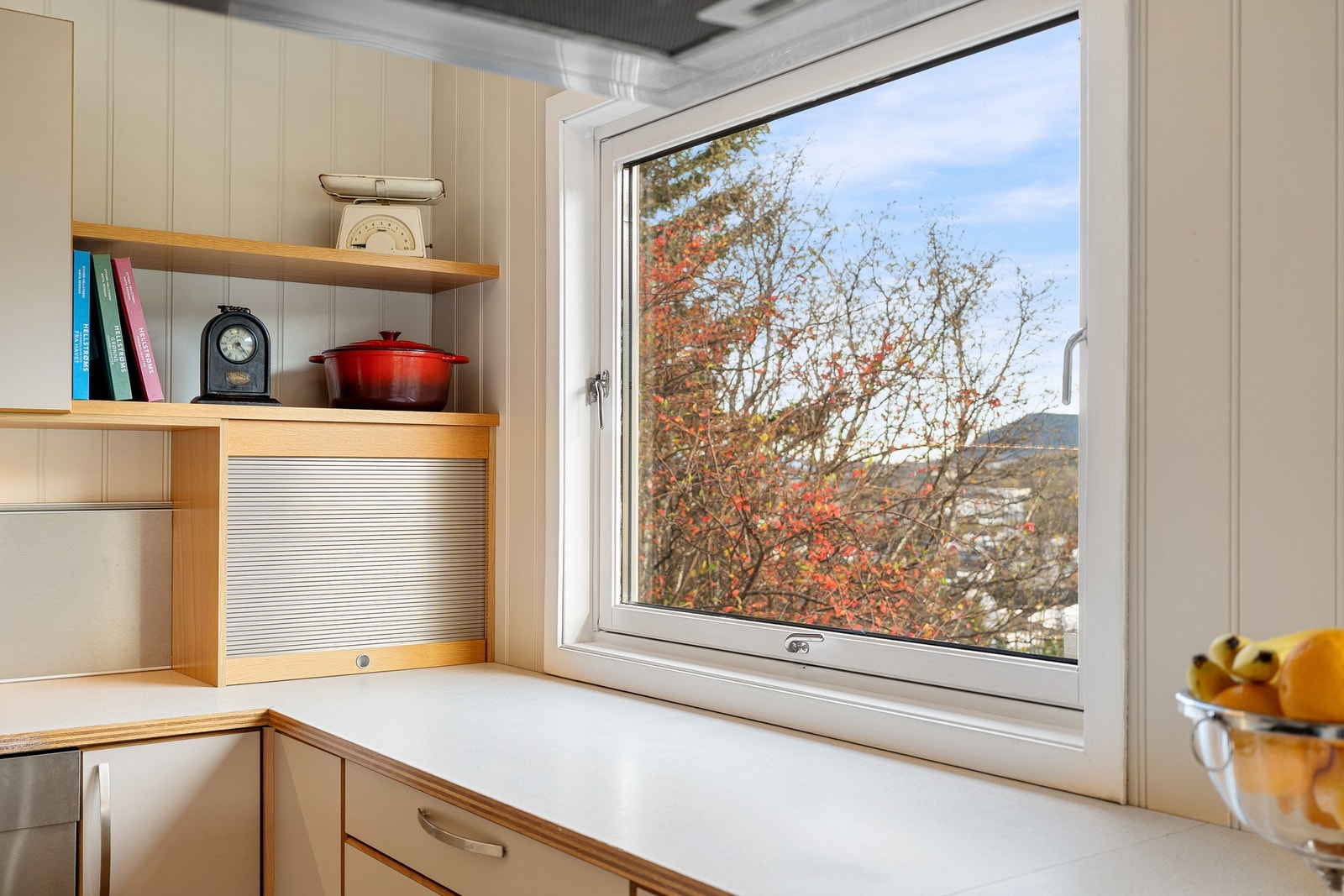 Flott utsikt fra kjøkkenet også Galleribilde