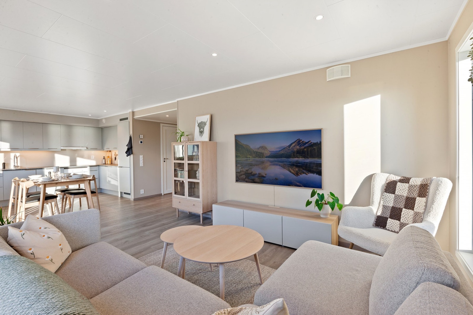 Fra stue er det adkomst til romslig veranda. Galleribilde