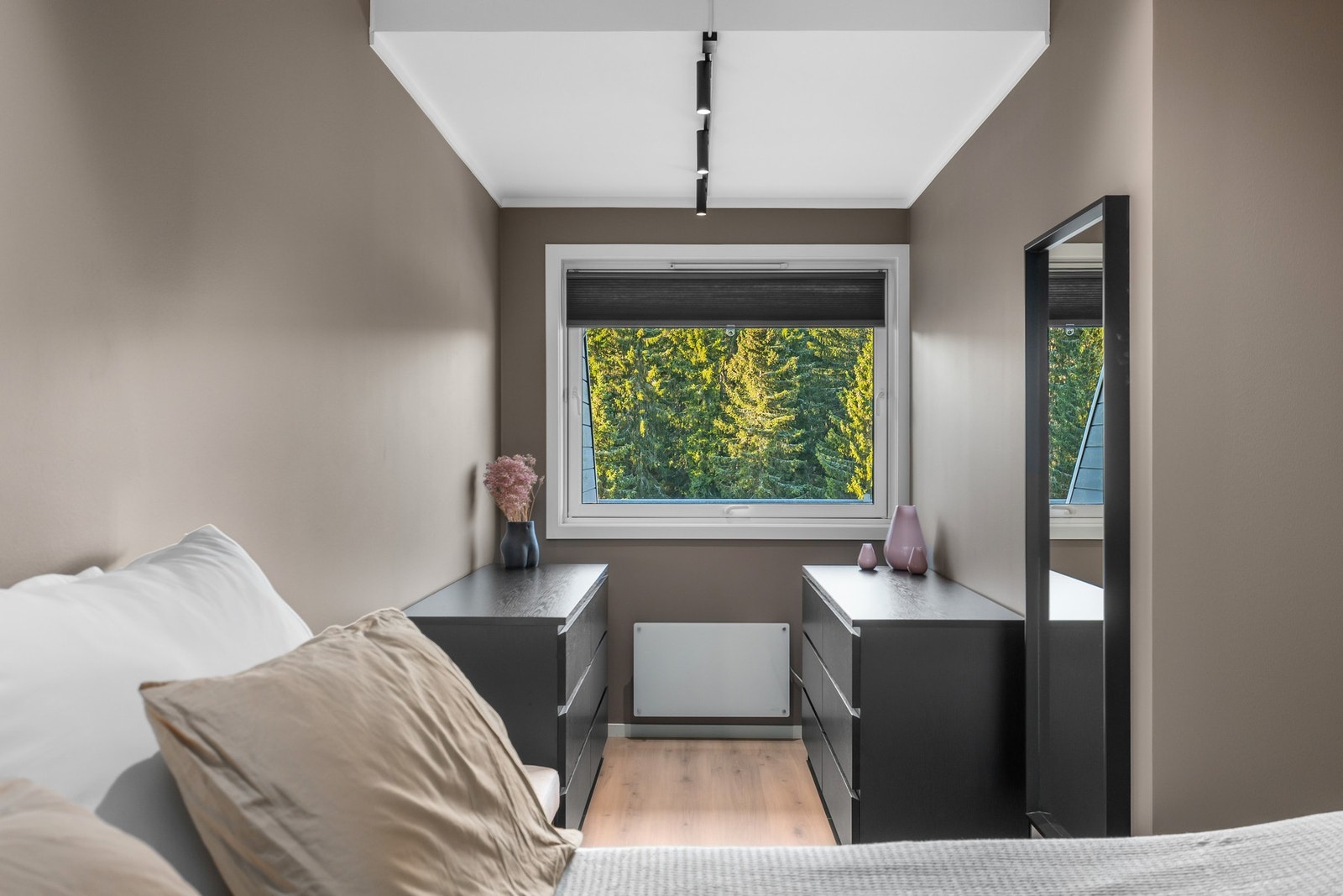 Soverommet vender ut mot rolige omgivelser. Galleribilde