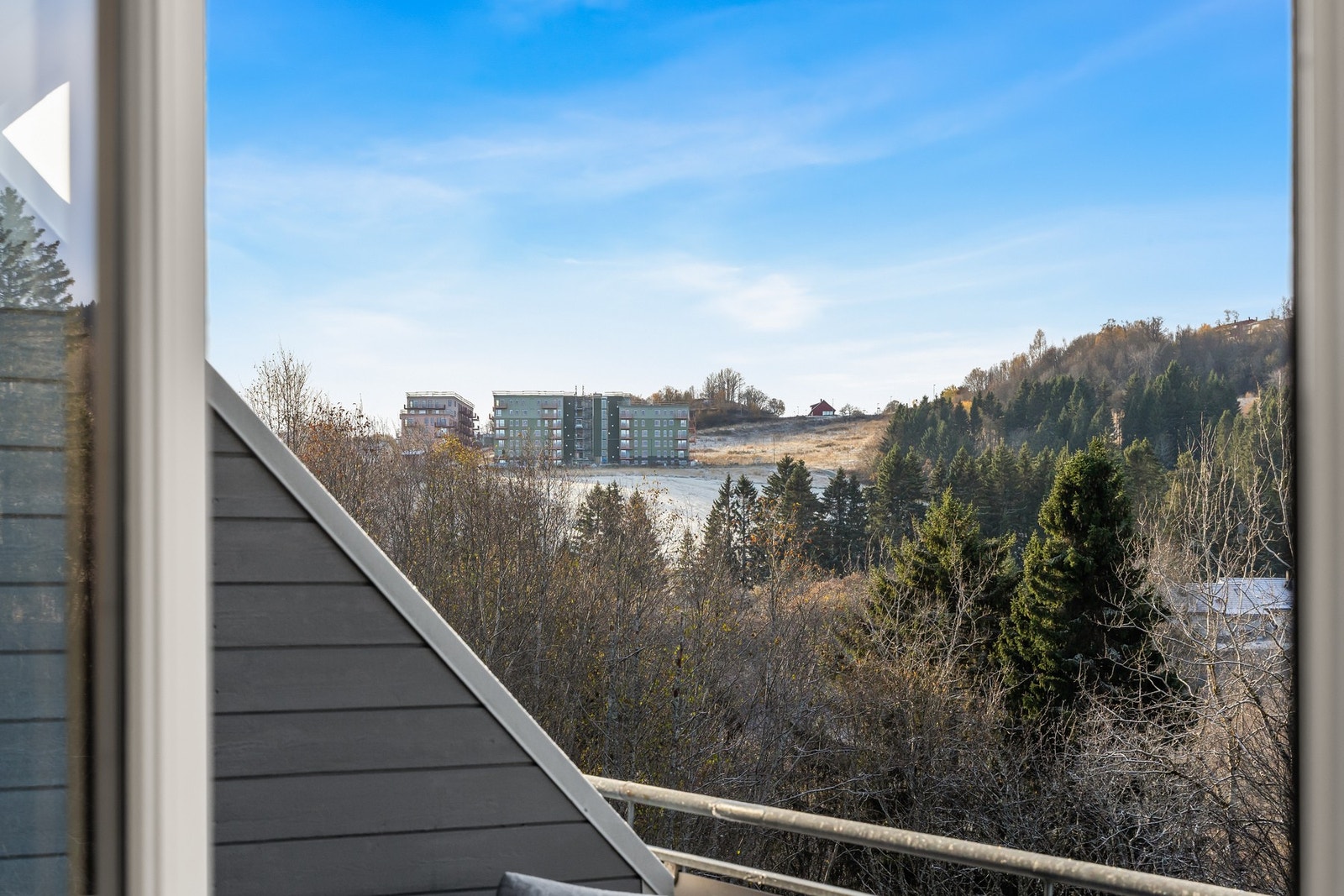 Fra altanener det frodig utsyn og minimalt med innsyn. Galleribilde