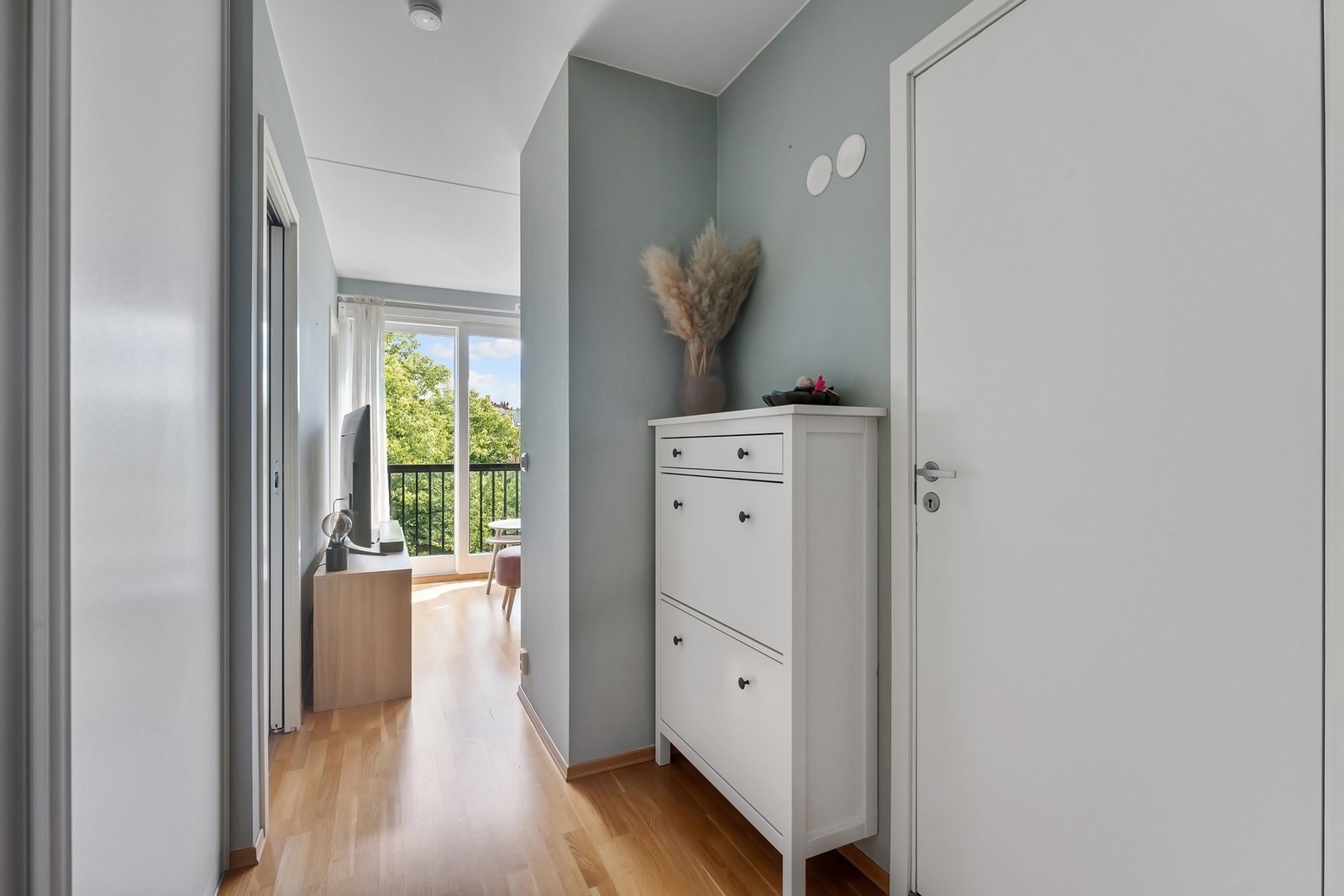 Innbydende og romslig entré. Galleribilde