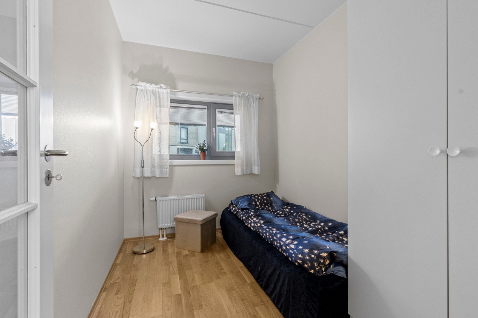 Soverom 2. Rommet har et medfølgende garderobeskap Galleribilde