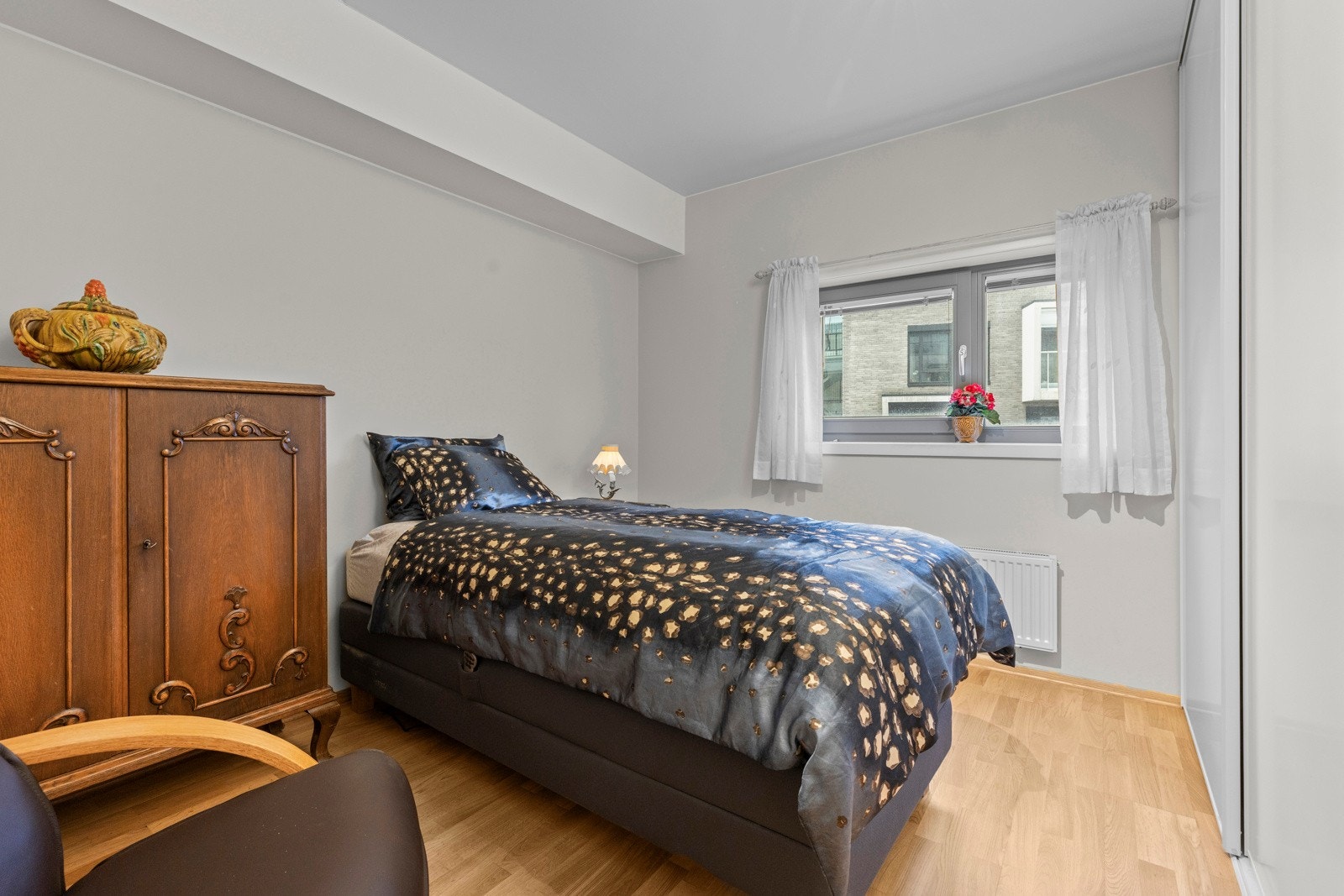 Det er to soverom i leiligheten. Dette er soverom 1 Galleribilde