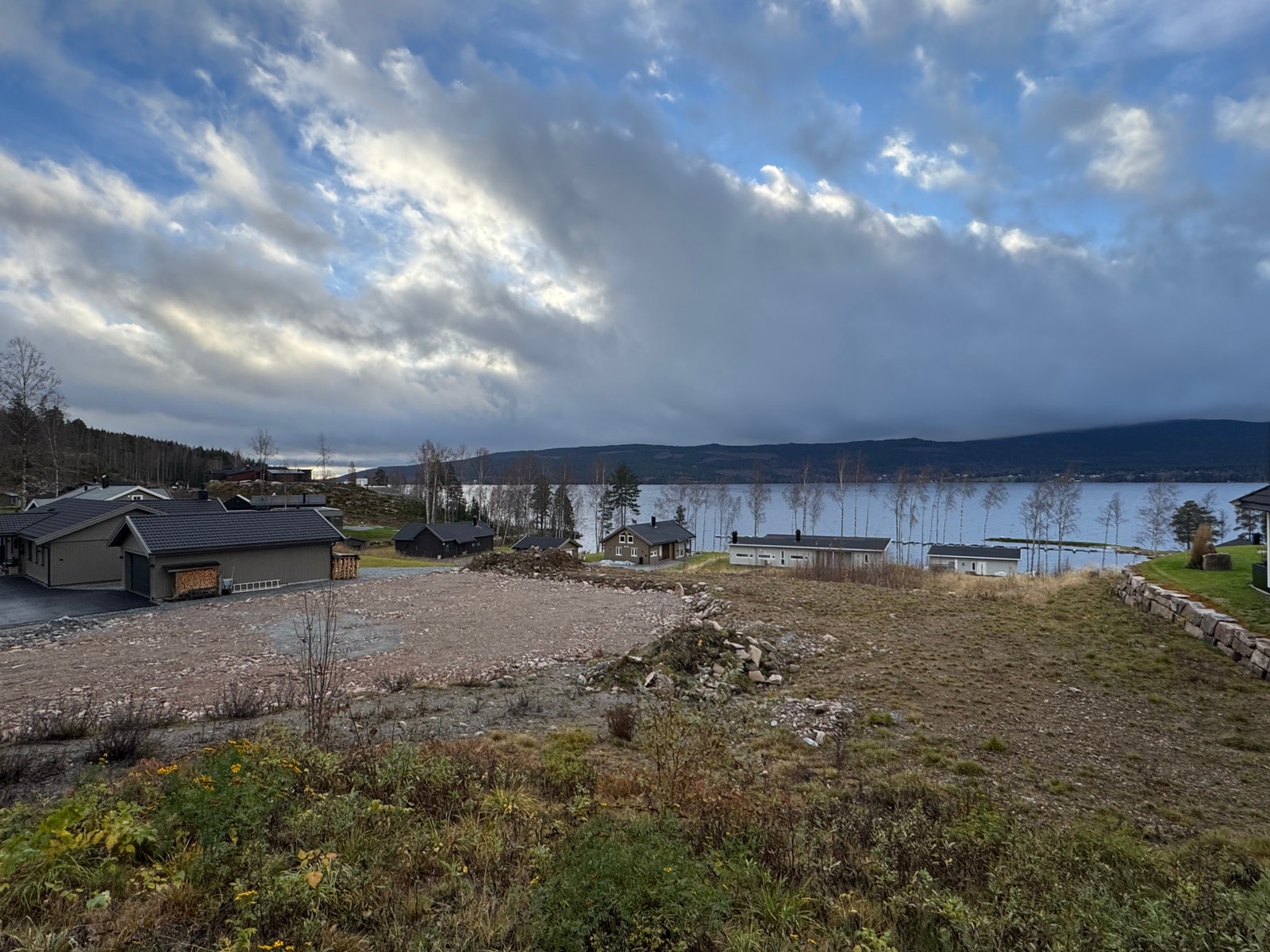 Tomt 11 er den absolutt siste tomten i 2. rekke med nydelig vestvendt beliggenhet. Galleribilde