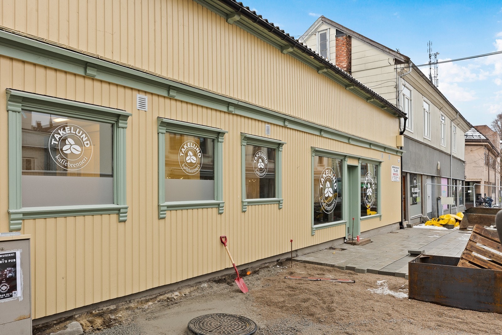 Eiendommen ligger meget sentralt til i gågaten i Sarpsborg sentrum med kort avstand til butikker, barnehager, skole og gode buss-/togforbindelser. Galleribilde