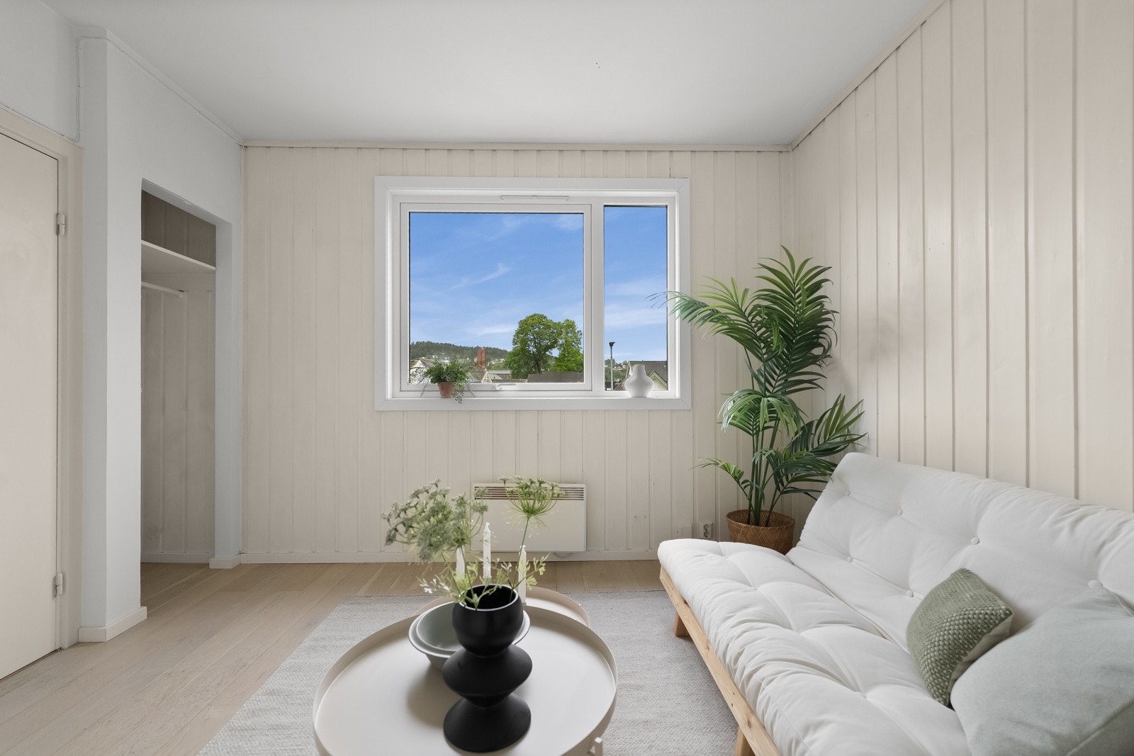 Allrom med plass til sofaløsning/seng Galleribilde