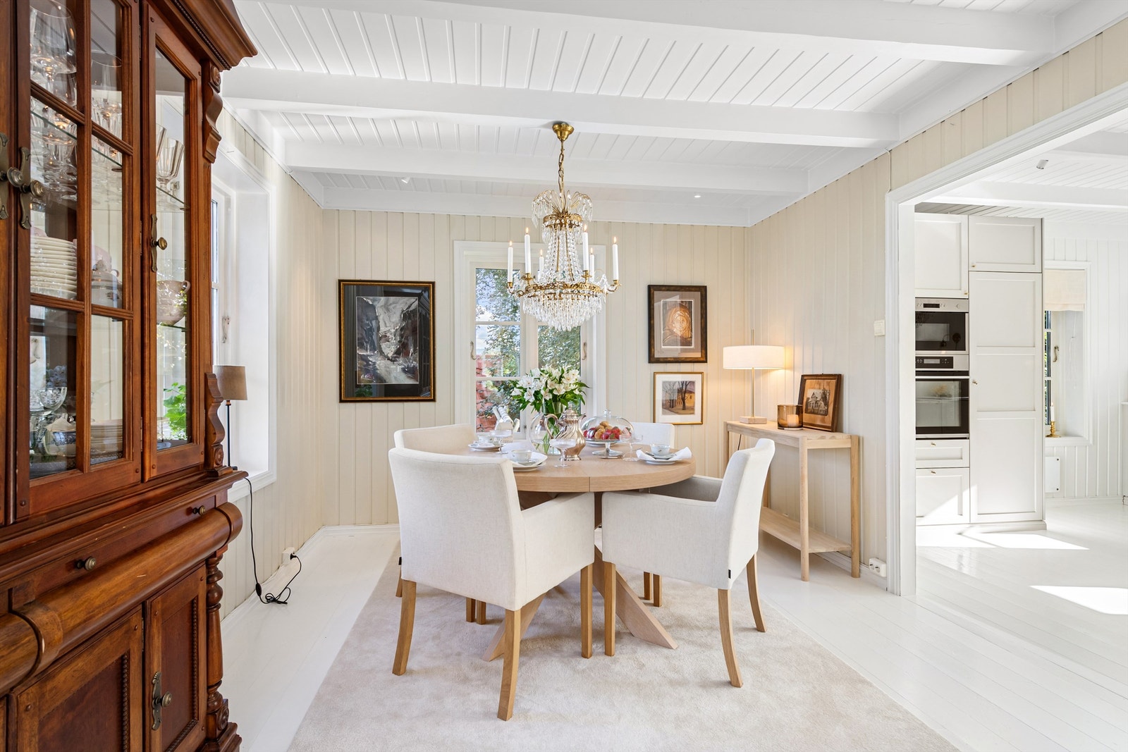 Det er god plass til romslig spisestue i tilkytning til kjøkken Galleribilde