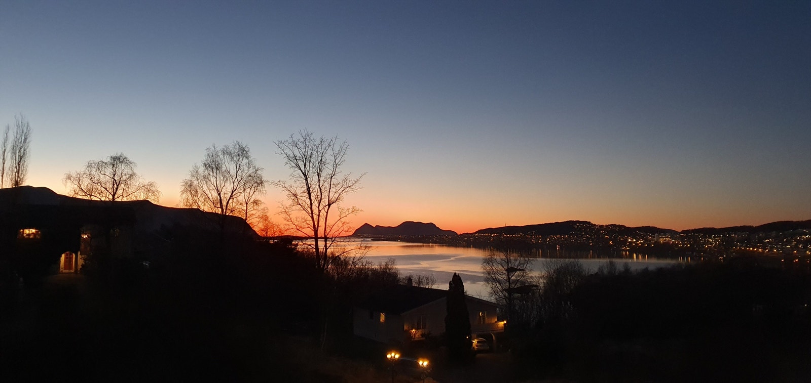 Stemningsbilde kveldstid - flott solnedgang - bilde tatt av selger Galleribilde