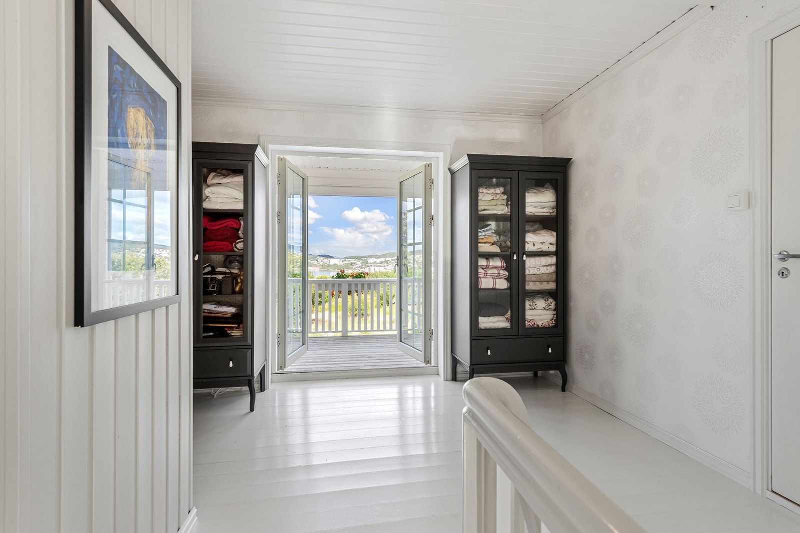 Gang/loftstue med utgang til balkong Galleribilde