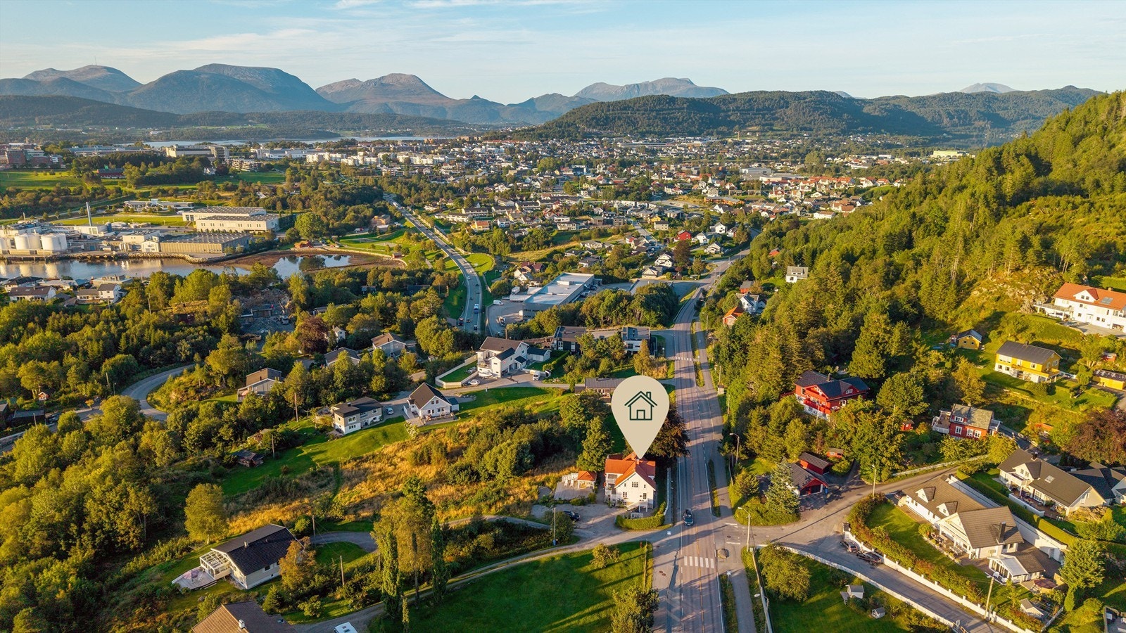 Dronebilde tatt fra syd Galleribilde