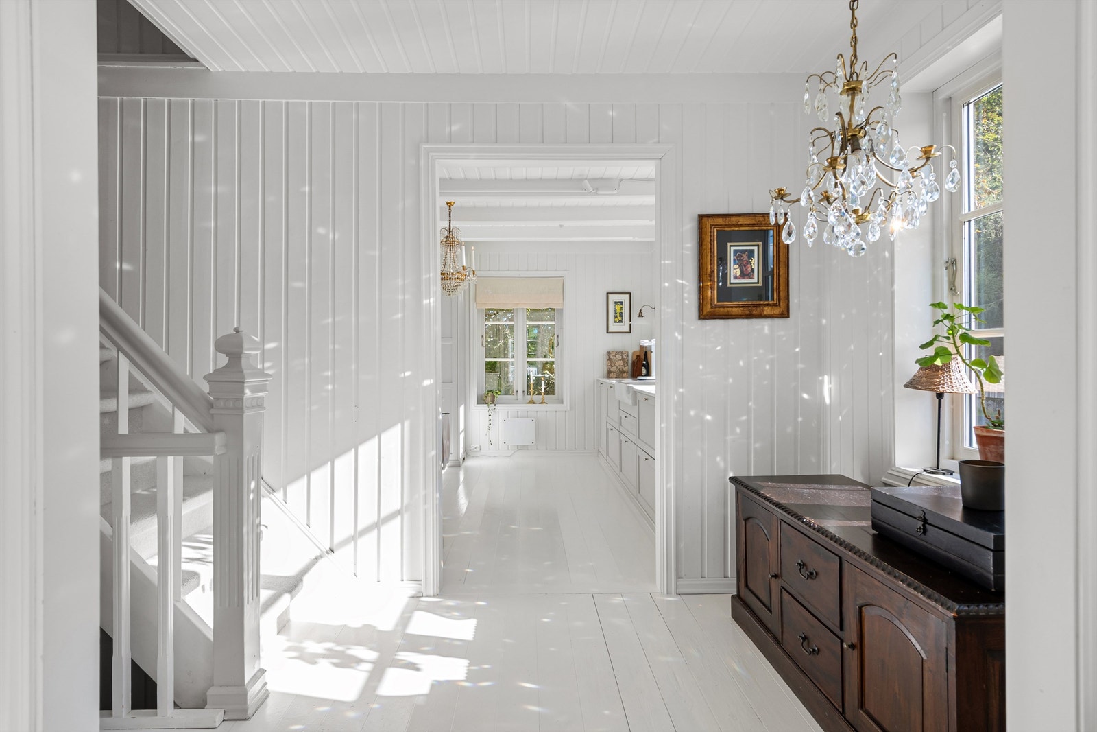 Fra gang/trapperom mot kjøkken Galleribilde