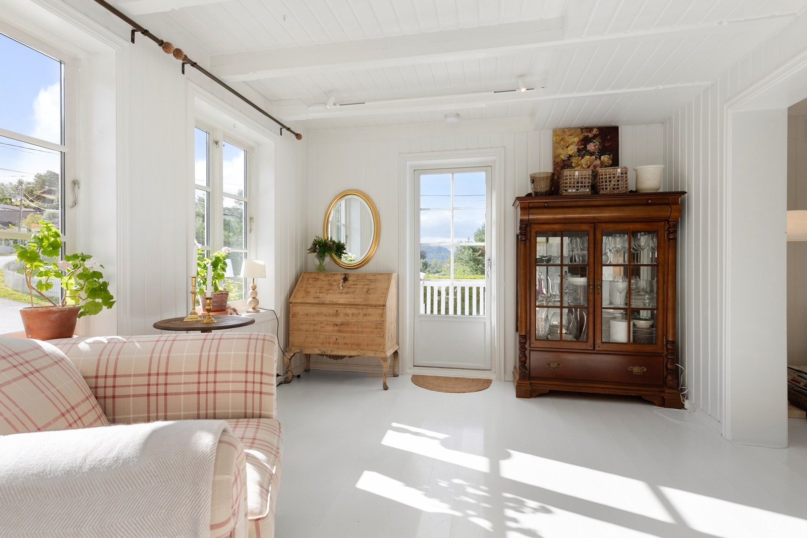 Utgang fra stue med trapp til terreng Galleribilde