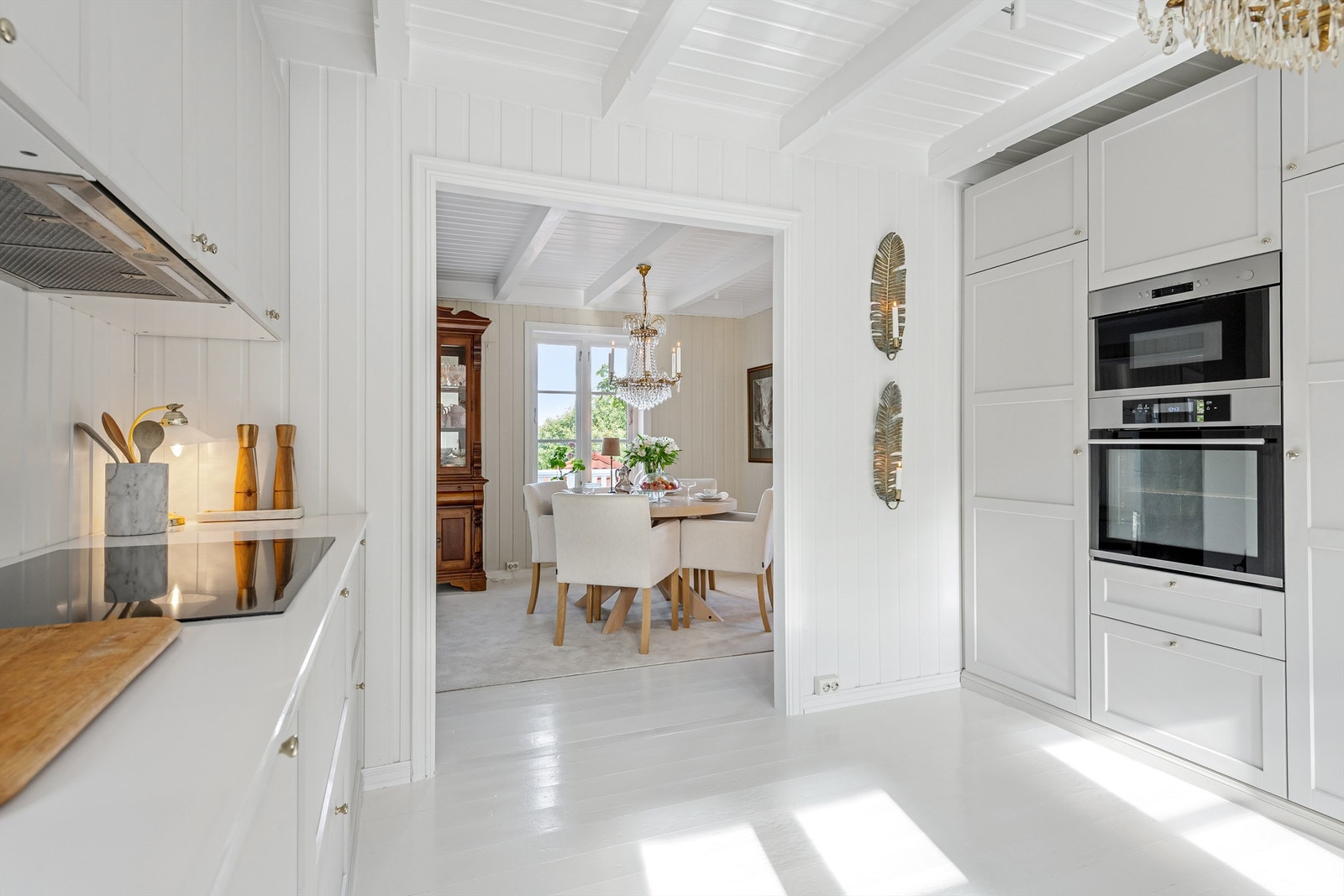 Fra kjøkken mot spisestue Galleribilde