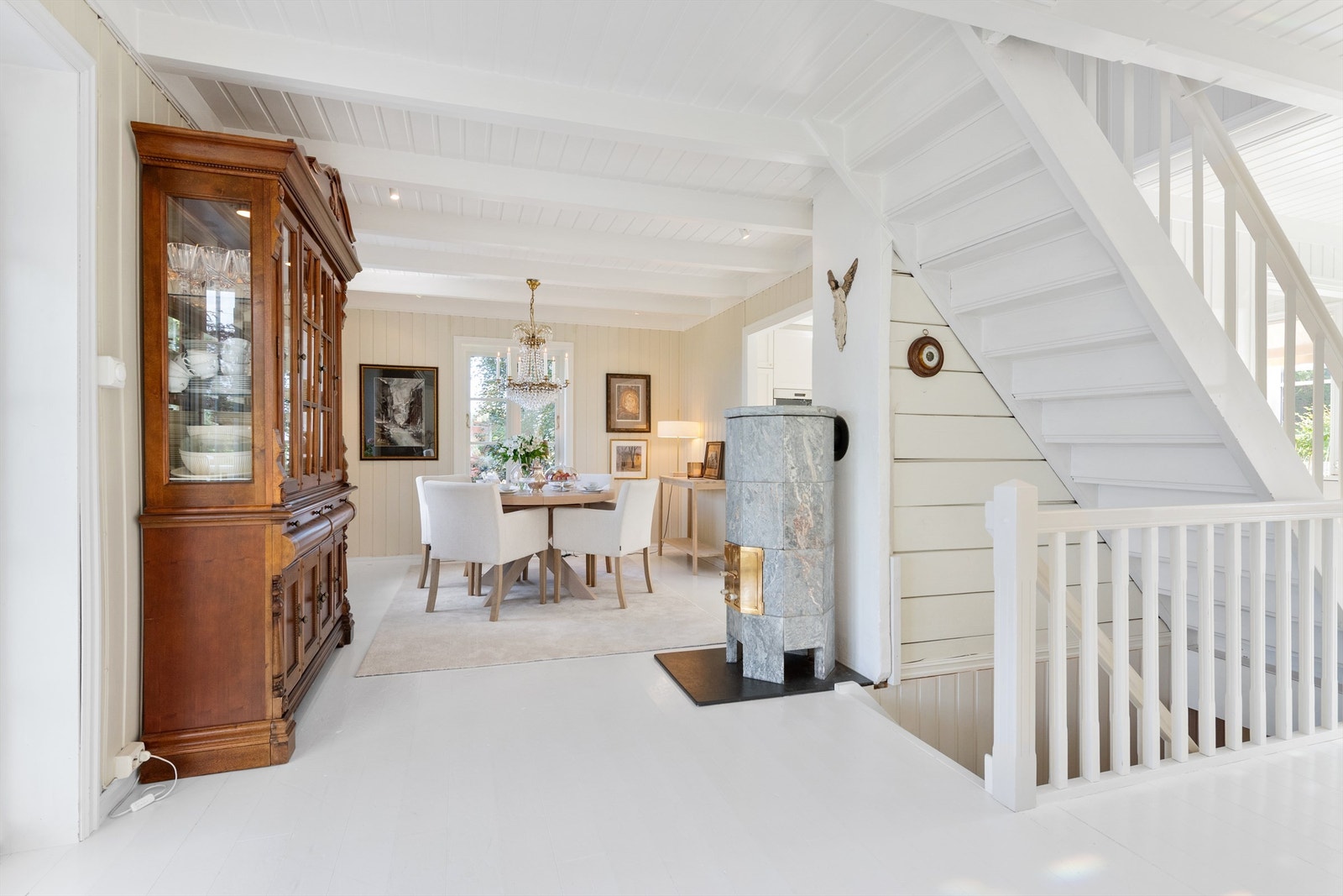 Trapperom mellom etasjene beliggende midt i boligen Galleribilde