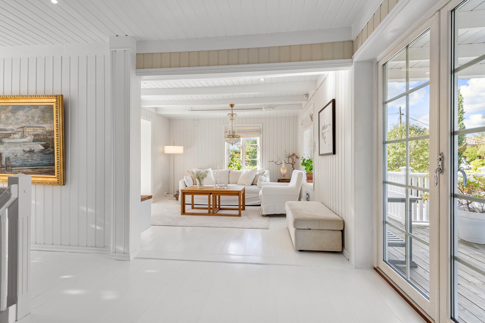 Dobble balkongdører ut til veranda mot vest Galleribilde