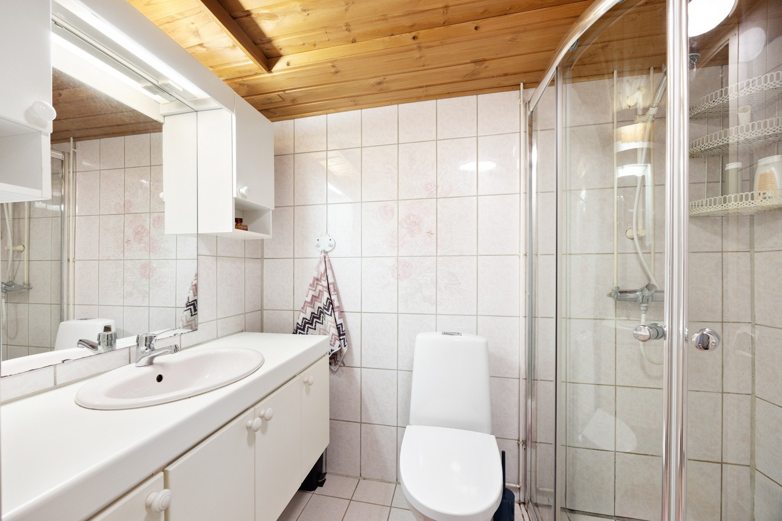 Pent baderom med dusjkabinett Galleribilde