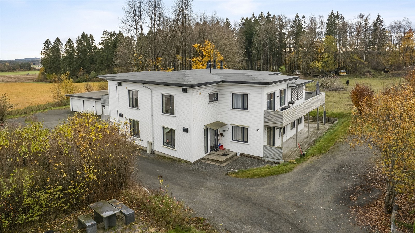 Gode parkeringsmuligheter på tomten Galleribilde