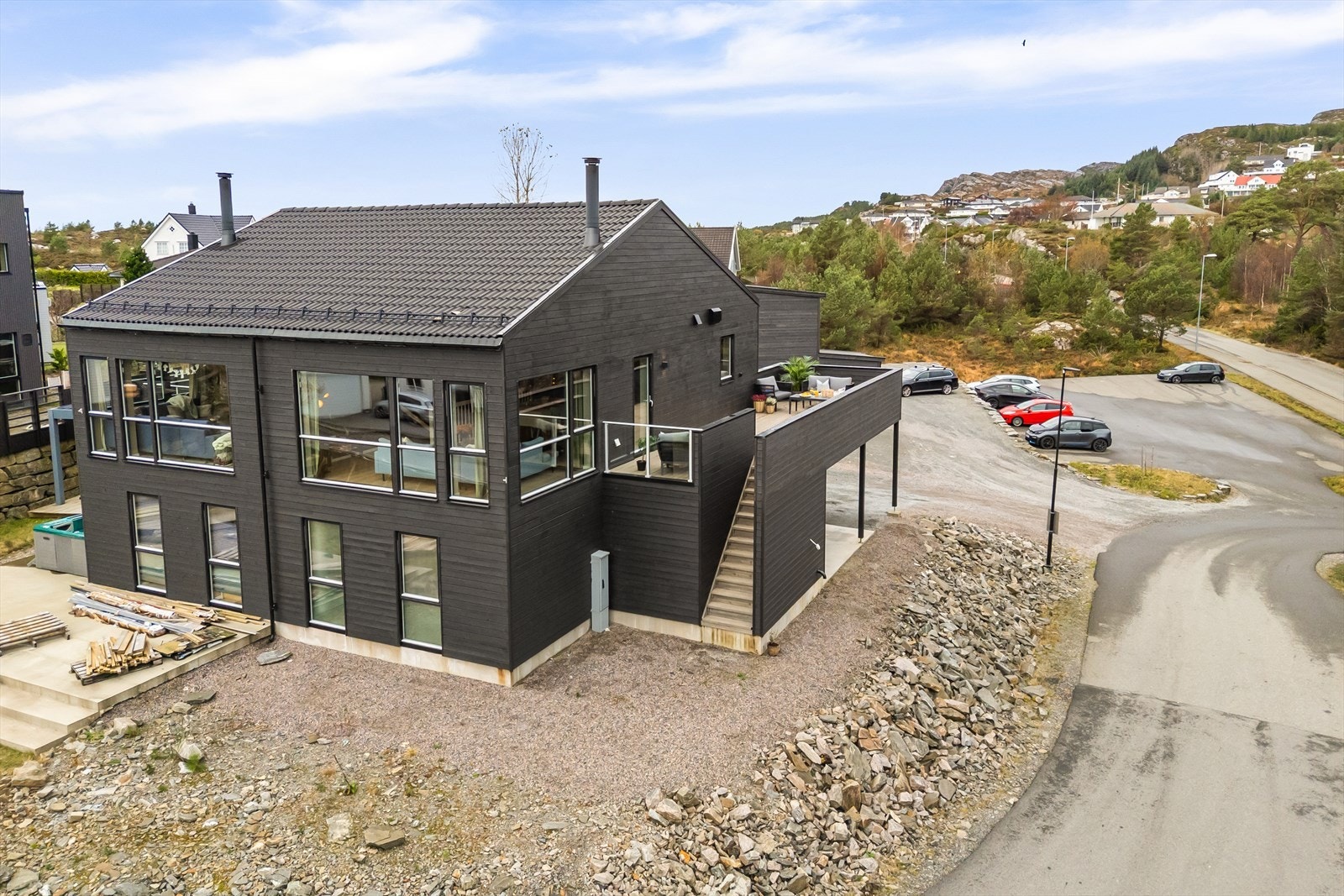 - Boligen har en særs fin beliggenhet på Sund med nærhet til det meste man skulle trenge i hverdagen - Galleribilde