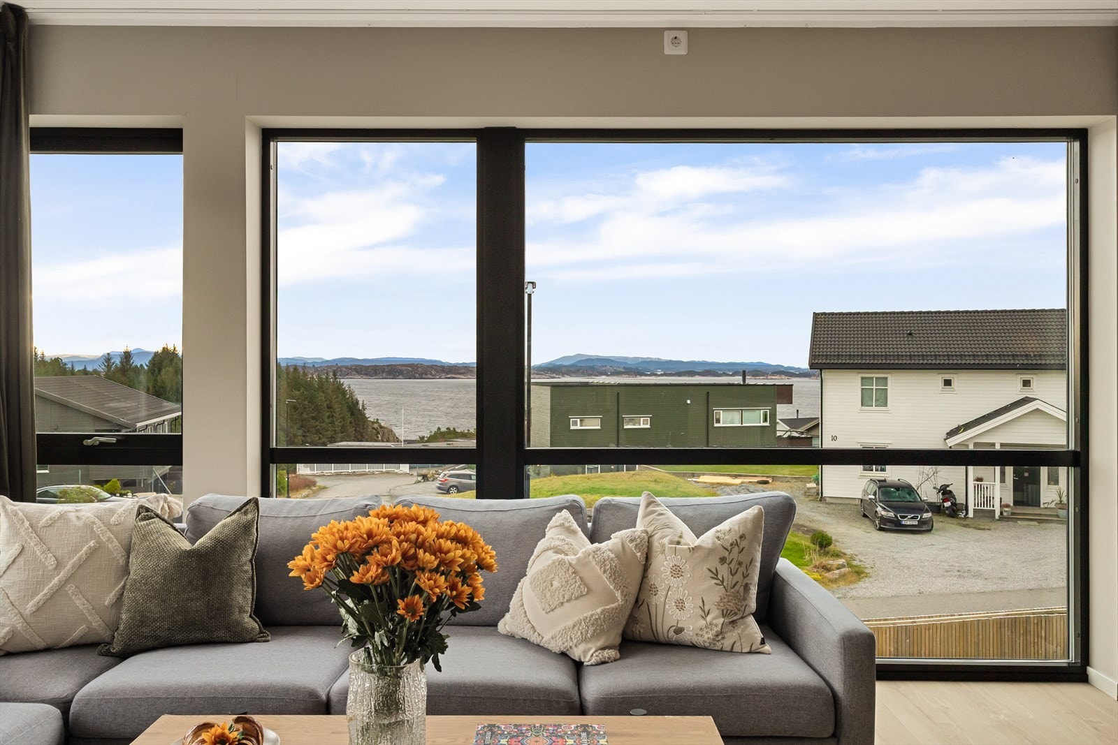 - I andre etasje finner vi stue/kjøkken/trapperom, bad og bod - Galleribilde