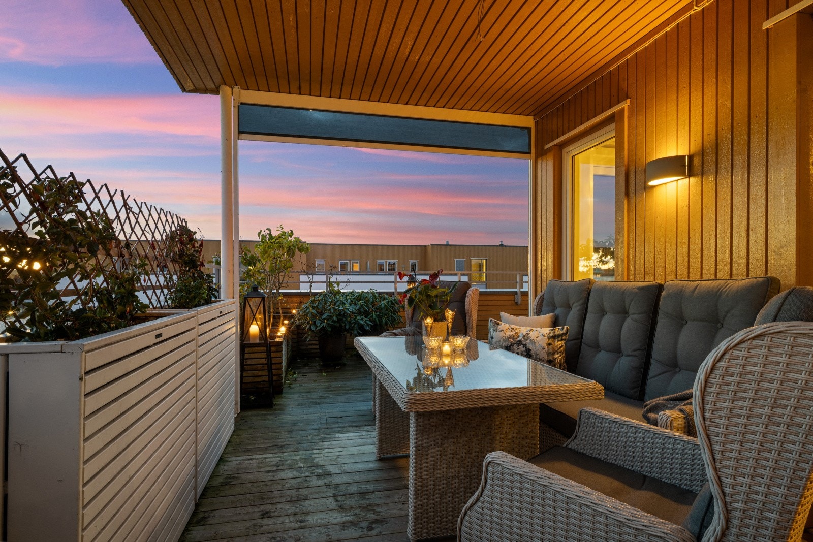 Kveldsstemning på den private takterrassen. Galleribilde