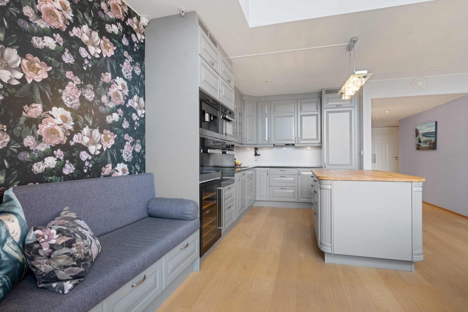 Det er pen enstavs eikeparkett på gulvene. Galleribilde