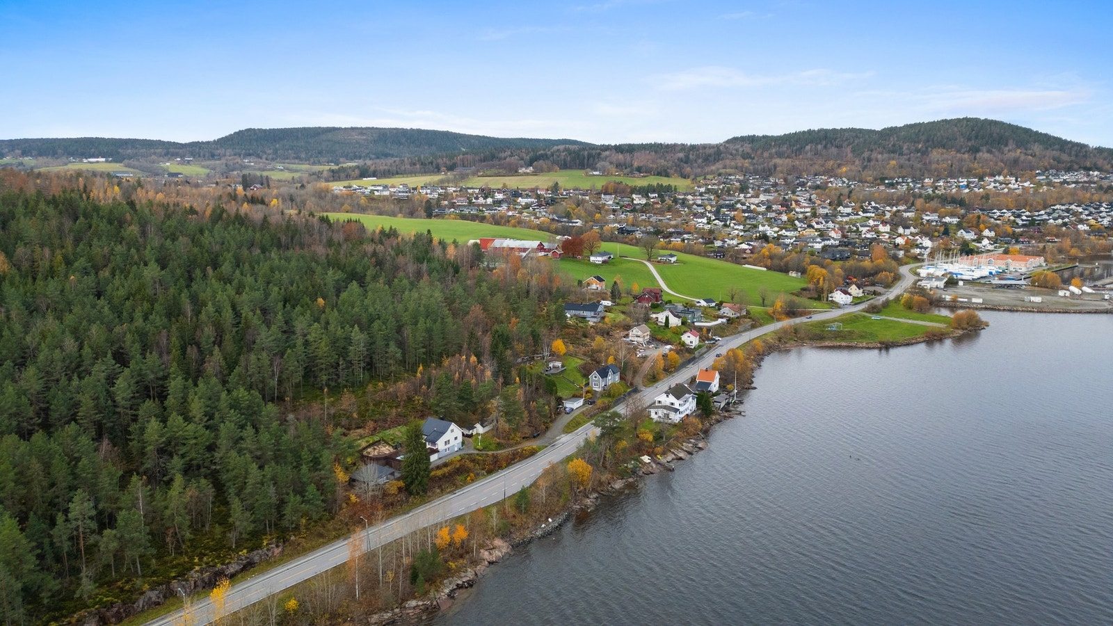 Kun en kort kjøretur utenfor Drammen og enkel påkjøring til E18. Galleribilde