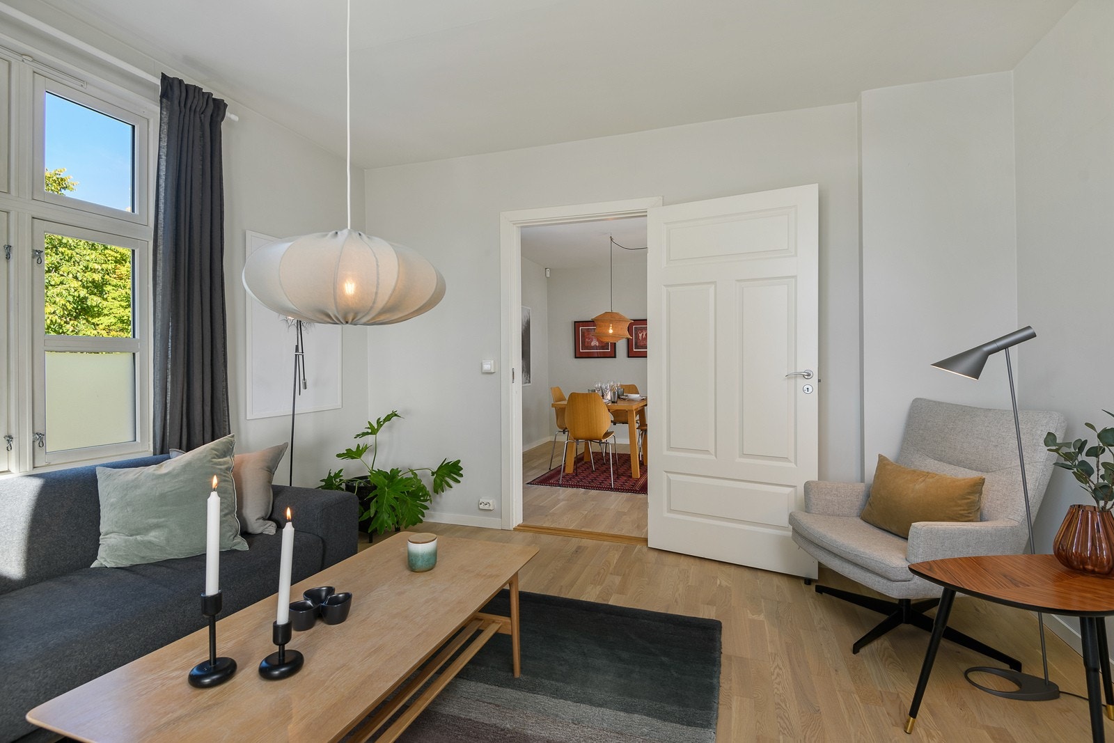 Leiligheten har både stue og spisestue, alternativt kan man også benytte stuedelen som soverom 2. Galleribilde