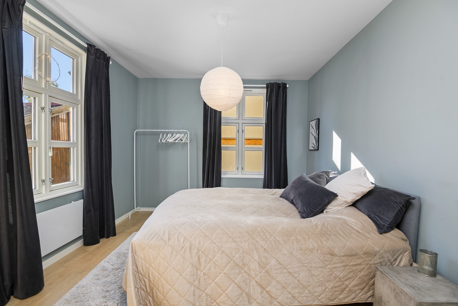 Lyst og innbydende soverom med god plass. Galleribilde