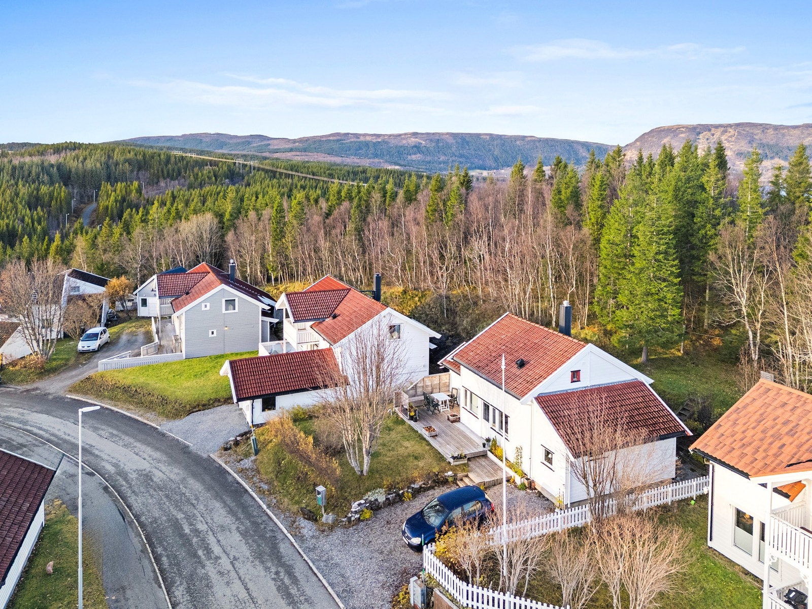Barnevennlig gate med lite trafikk. Barnehage like i nærheten. Galleribilde