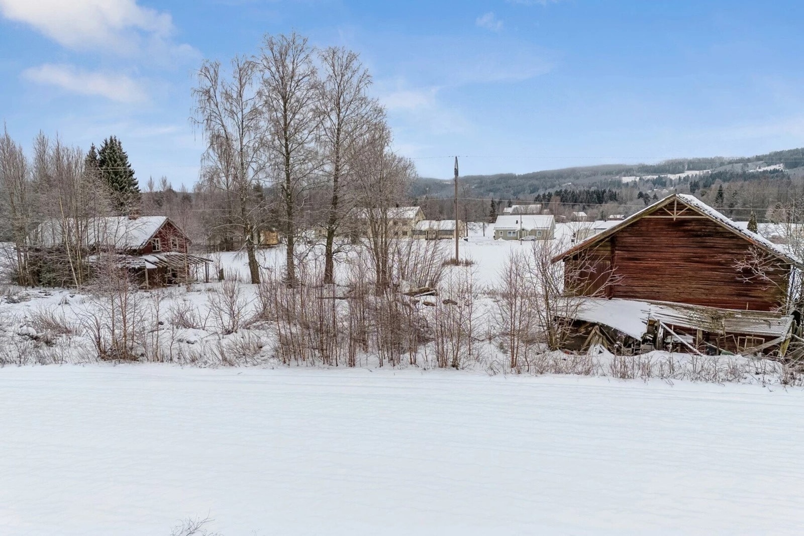 Kongsvinger togstasjon ligger ca. 8,8 km fra eiendommen og det tar ca. 10 min å kjøre dit. Her finner du linje F1, R14 og 70. Galleribilde