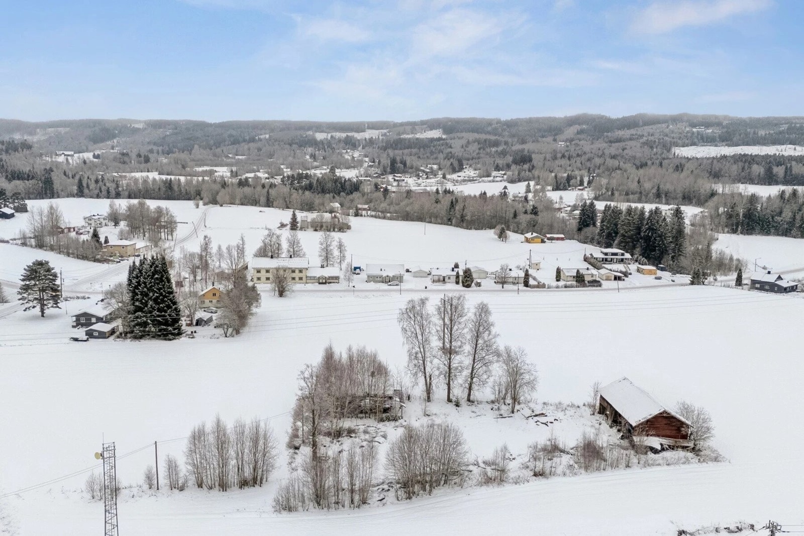 Dagligvarehandelen kan gjøres på butikkene Rema 1000 Kurudsand, Coop extra eller Kiwi Kongssenteret som alle ligger ca. 10 min med bil fra boligen. Galleribilde