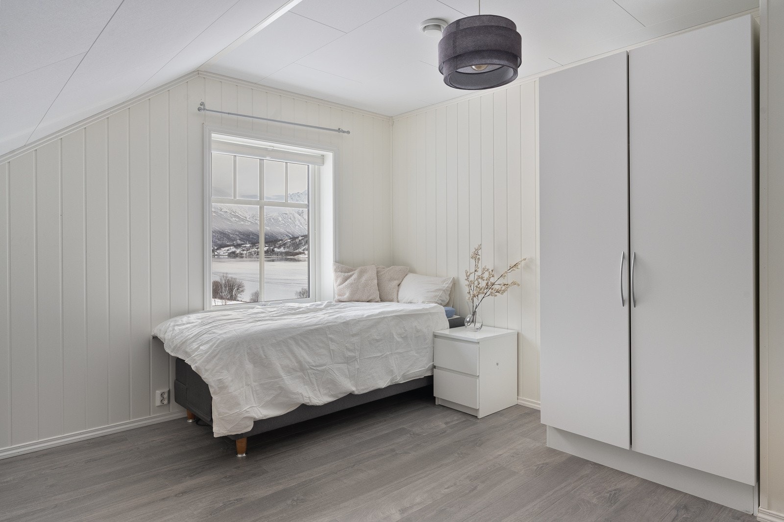 Dette rommet passer utmerket som barnerom, gjesterom, hjemmekontor eller walk-in - Alt etter behov!