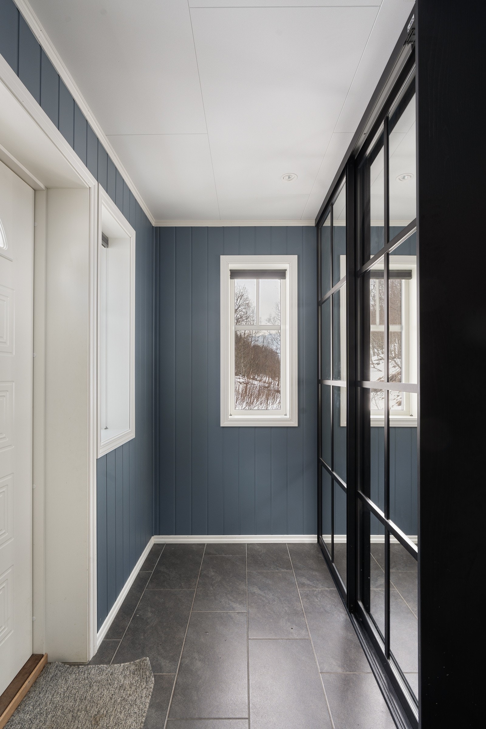 Lekker skyvedørsgarderobe med speil!