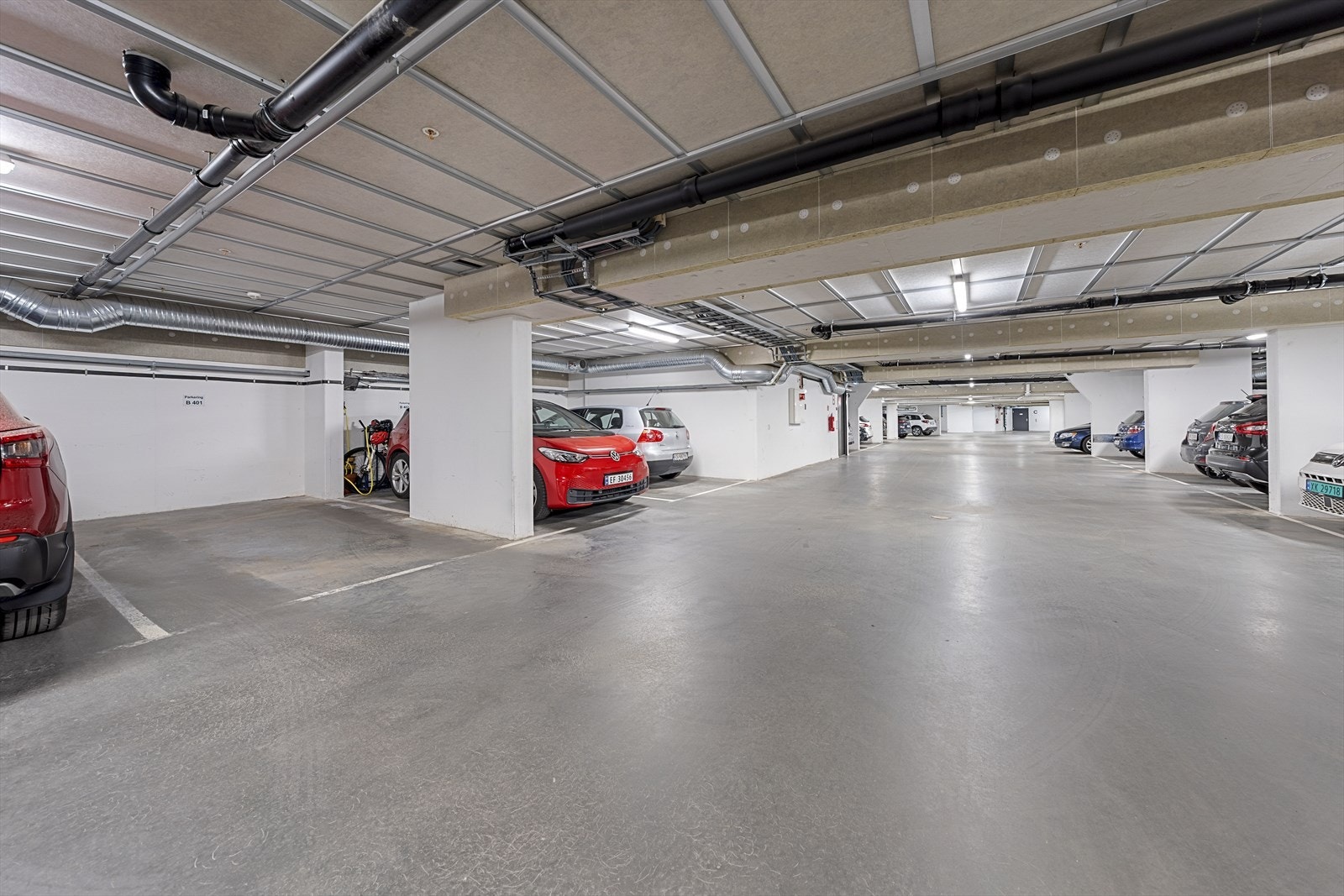 Garasjeplass som er merket B-401 Galleribilde