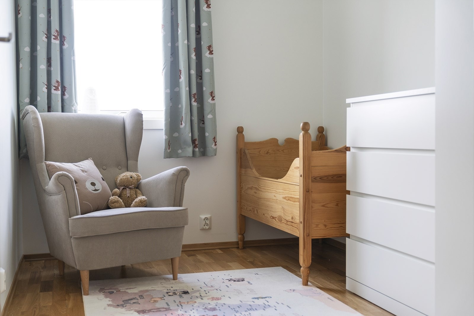 Soverom nr.2 med garderobeskap. Galleribilde