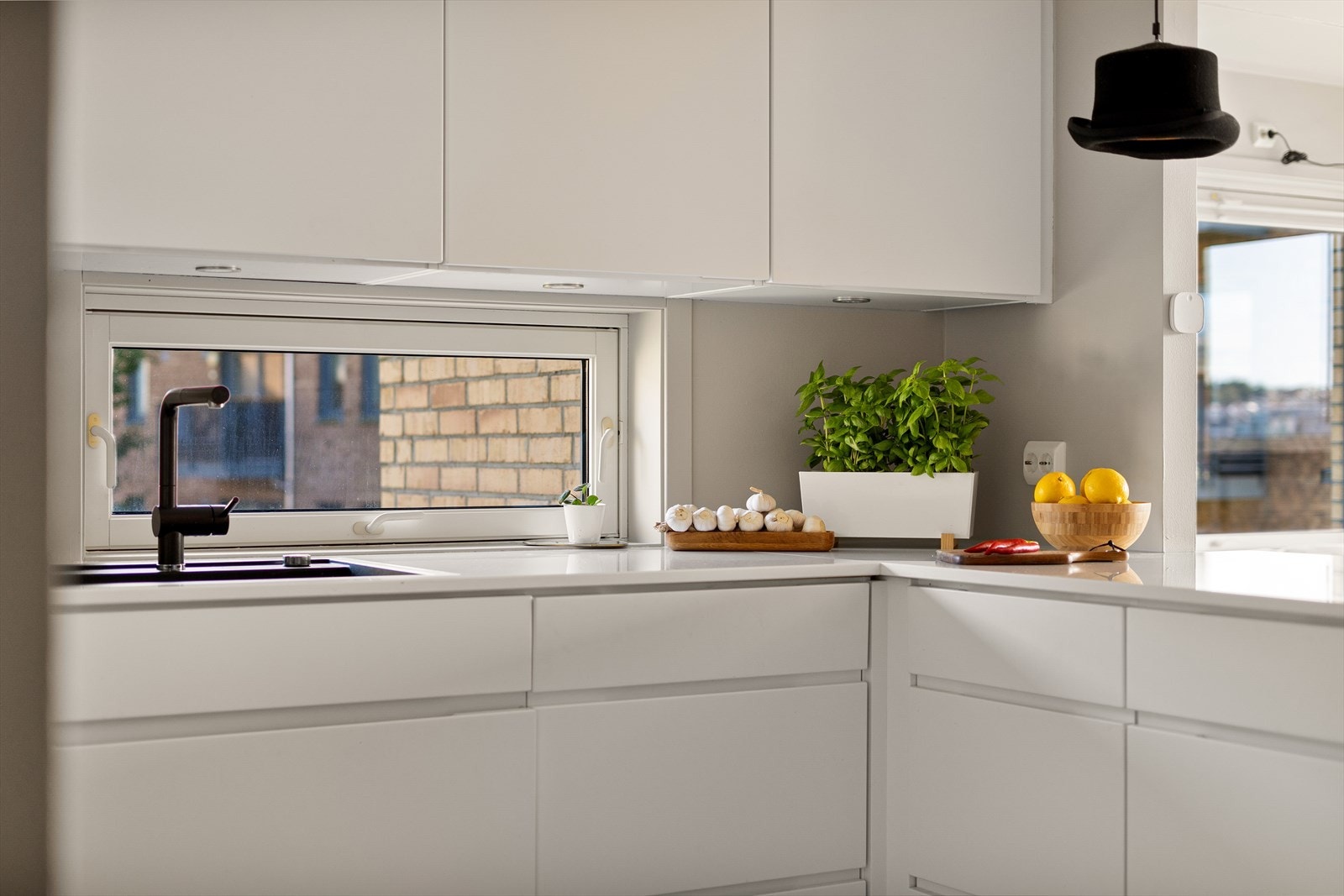 Meget god skap- og benkeplass, perfekt for hobbykokken Galleribilde