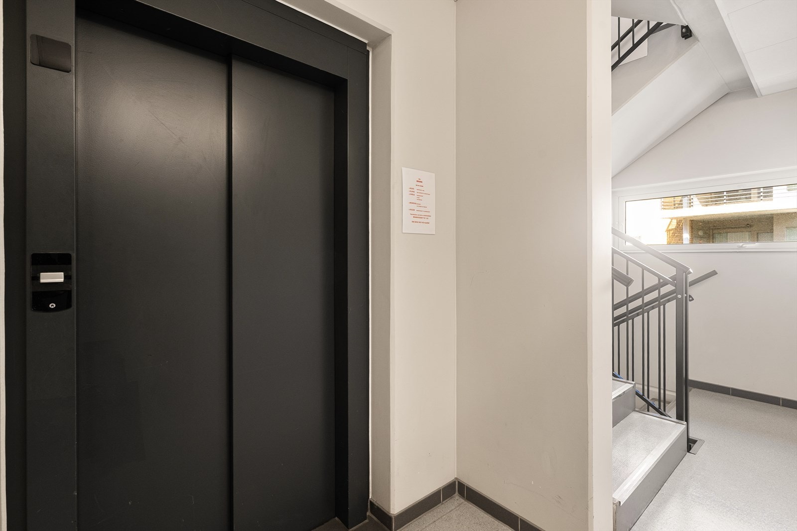 Heis fra garasjeanlegget til leilighetsetasjen Galleribilde